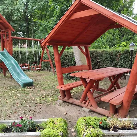 Balatonszemesi Nyaralohaz Holiday home *