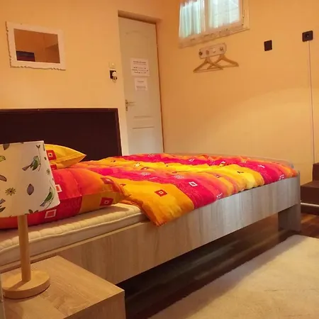 Balatonszemesi Nyaralohaz بيت للعطل *